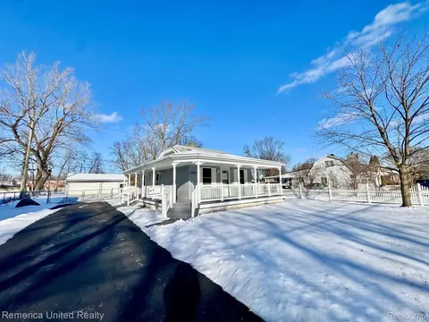 30112 John Hauk St, Garden City, MI 48135
