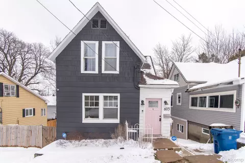 605 Davis St, Manistee, MI 49660