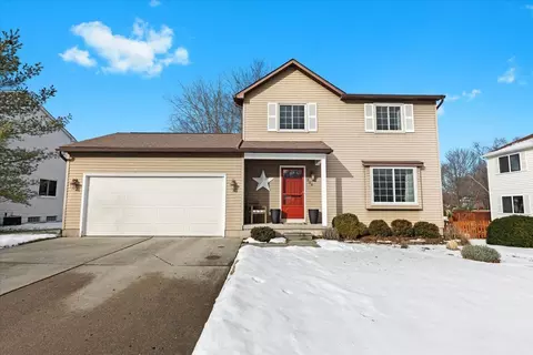 909 Alpine Crt Ct, Brighton, MI 48116