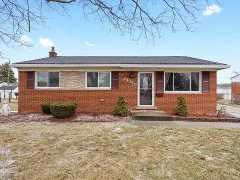 41330 Hamilton Dr, Sterling Heights, MI 48313