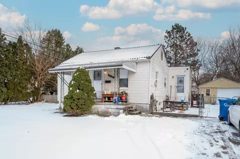 21118 Wellington Ave, Warren, MI 48089