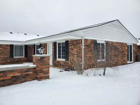 32724 Valley Dr, Warren, MI 48093