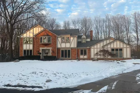 630 Willow Glen Crt Ct, Bloomfield Hills, MI 48304