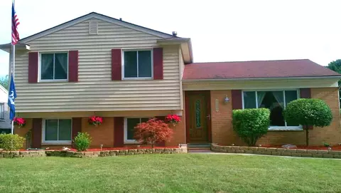 25123 Chestnut St, Taylor, MI 48180