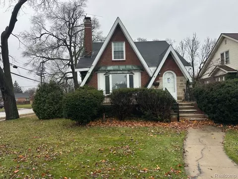 26705 W Park St, Roseville, MI 48066