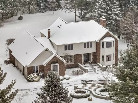 4545 Valley Vw, Oakland, MI 48306