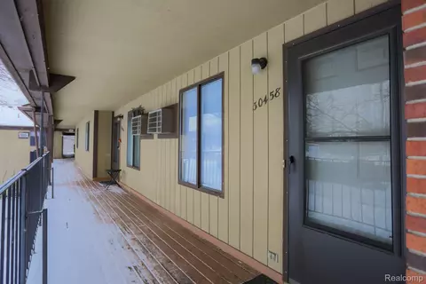 30458 Utica Rd, Roseville, MI 48066