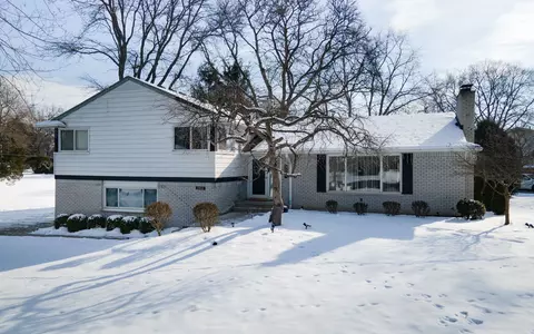3933 Far Hill Dr, Bloomfield Hills, MI 48304