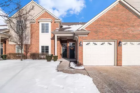 14213 Shadywood Dr, Sterling Heights, MI 48312
