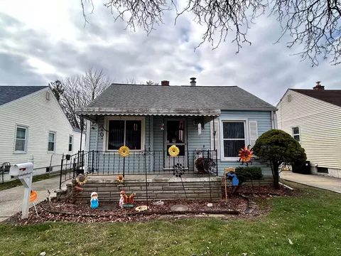 18778 Woodland St, Harper Woods, MI 48225