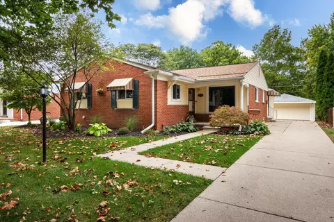 17133 Dolores St, Livonia, MI 48152