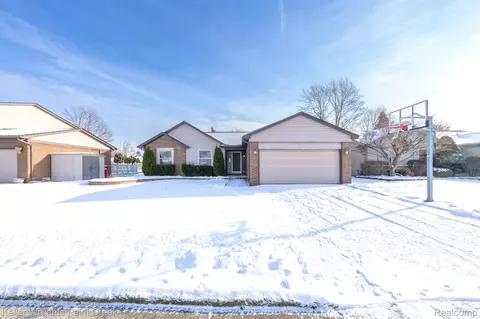 47714 Nola Dr, Macomb, MI 48044