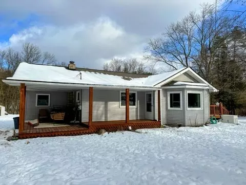 3348 Perryville Rd, Groveland, MI 48462