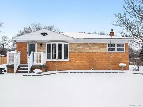 44833 Maddelein St, Clinton Township, MI 48036