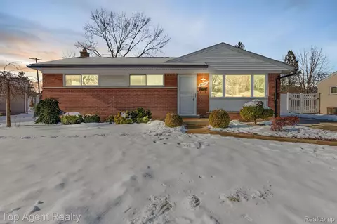 35929 Sherborne Dr, Clinton Township, MI 48035