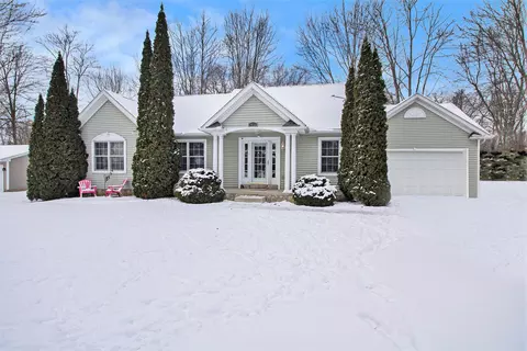 7438 Haviland Beach Dr, Argentine, MI 48451