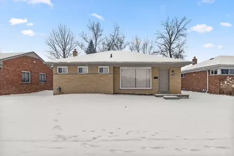 8641 Woodside Dr, Oak Park, MI 48237