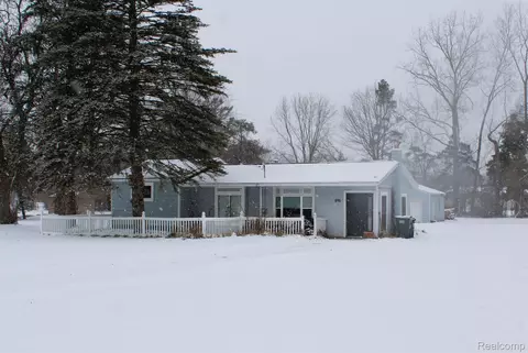 896 Grace Ave, Rochester Hills, MI 48307