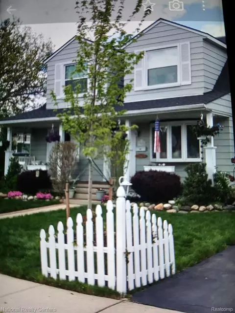 32226 Dover St, Garden City, MI 48135