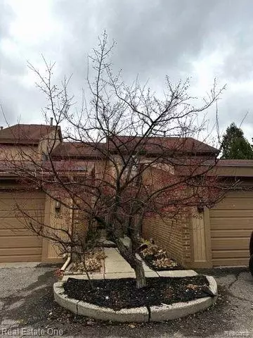 6215 Andrea Ln, West Bloomfield, MI 48322