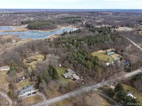 11461 White Lake Rd, Tyrone, MI 48430