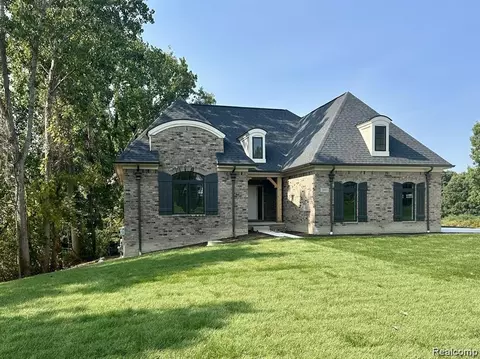 2931 Colt Crt Ct, Commerce, MI 48382