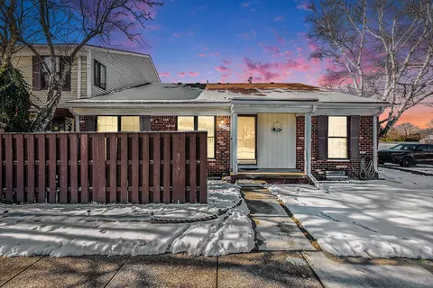 39357 Heatherheath Dr, Clinton Township, MI 48038