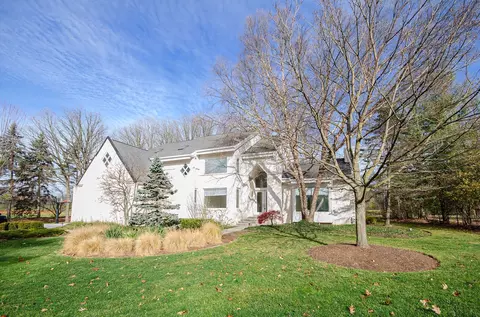 7478 Lindenmere Dr, Bloomfield Hills, MI 48301