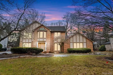 28947 Glenbrook Dr, Farmington Hills, MI 48331