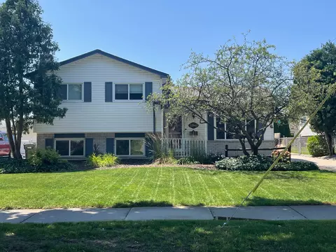 33943 Brookshire Dr, Sterling Heights, MI 48312