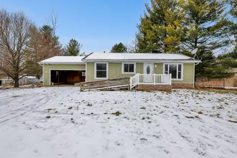 1112 S Michigan Rd, Eaton Rapids, MI 48827