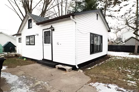 27841 Barrington St, Madison Heights, MI 48071
