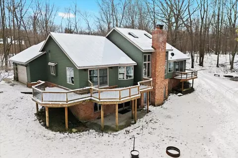 10800 Old Countryway Dr, Hartland, MI 48353
