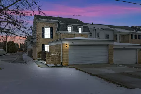 43 Canterbury Trail Dr, Rochester Hills, MI 48309