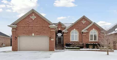 62749 Franklin Park Dr, Washington, MI 48094