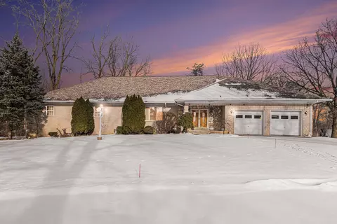 3970 Harris Ln, West Bloomfield, MI 48323