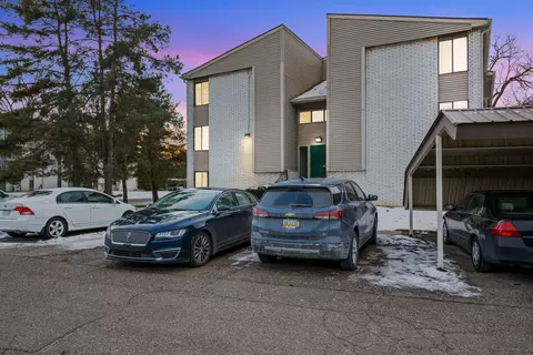 31993 W 12 Mile Rd #313, Farmington Hills, MI 48334