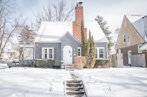 225 Navajo Ave, Pontiac, MI 48341
