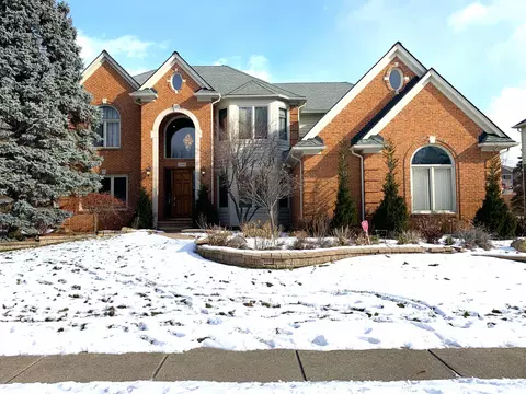 3696 Sleepy Fox Dr, Rochester Hills, MI 48309