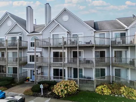 37524 Jefferson Ave 202 2 Ave #202, Harrison, MI 48045