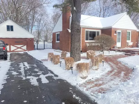 24628 Mary St, Taylor, MI 48180