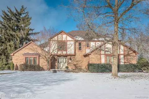 41344 Beacon Rd, Novi, MI 48375