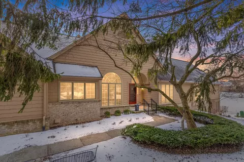 684 Deauville Ln, Bloomfield Hills, MI 48304