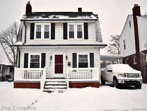436 2nd St, Wyandotte, MI 48192