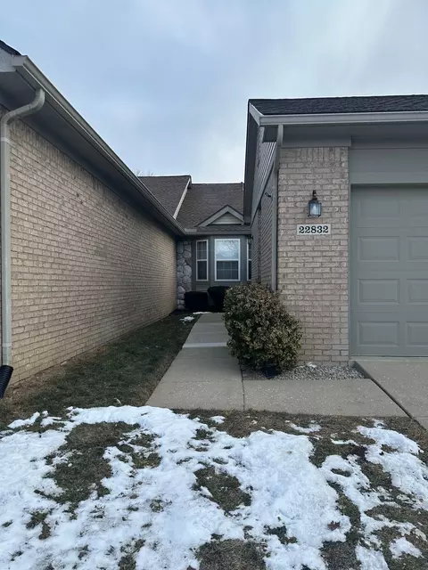 22832 Woodcreek Dr, Taylor, MI 48180