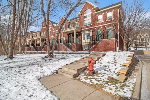 625 Village Ln, Milford, MI 48381