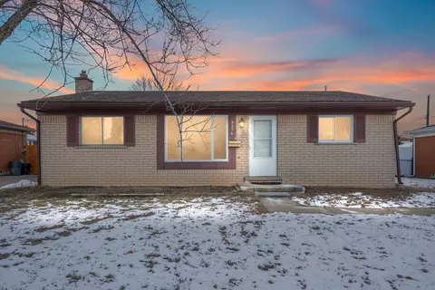 9276 Marie St, Livonia, MI 48150