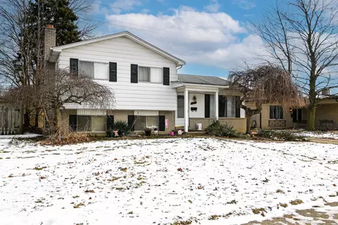 33828 Stonewood Dr, Sterling Heights, MI 48312