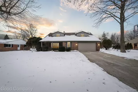 3370 Indiandale Dr, West Bloomfield, MI 48324