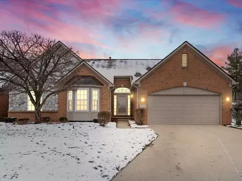 3835 Arbor Dr, Auburn Hills, MI 48326